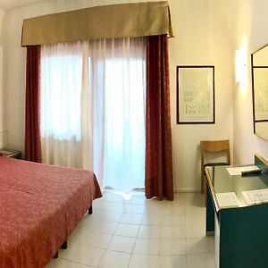 Camera con letto king size